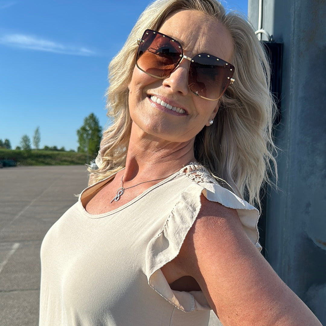 Klänning kortärmad med spets