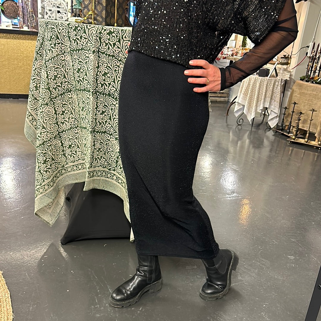 Glittrig snäv kjol