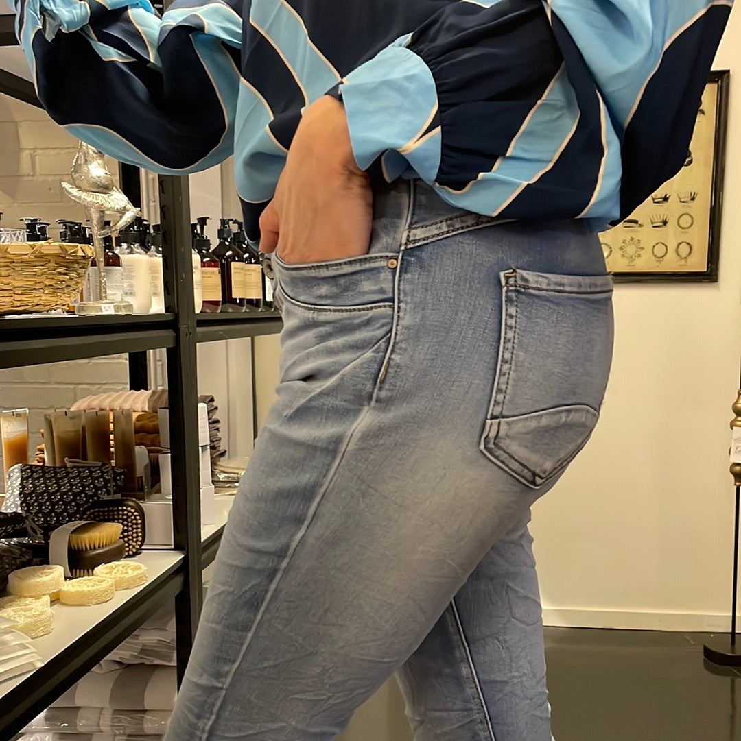 Jeans toxic ljus stentvätt