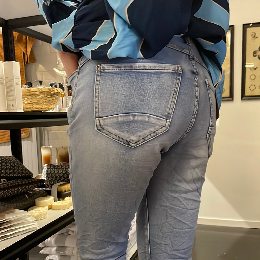 Jeans toxic ljus stentvätt