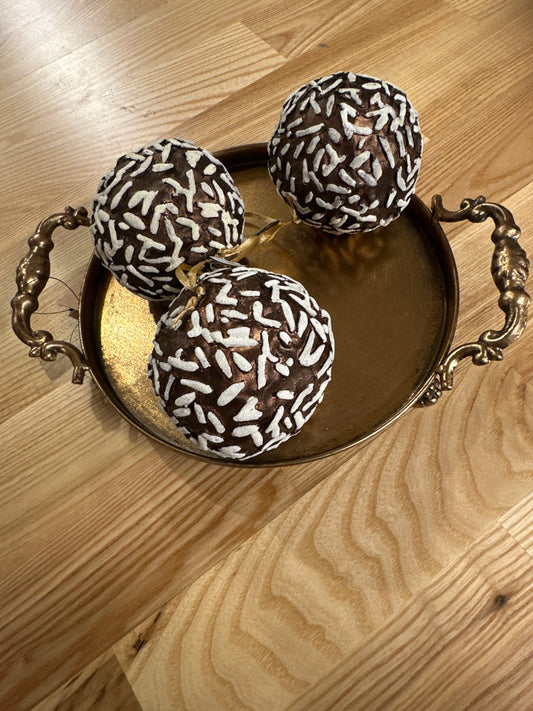 Chokladboll med cocos hänge